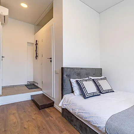 Uptown Nr8 With Parking & Ac