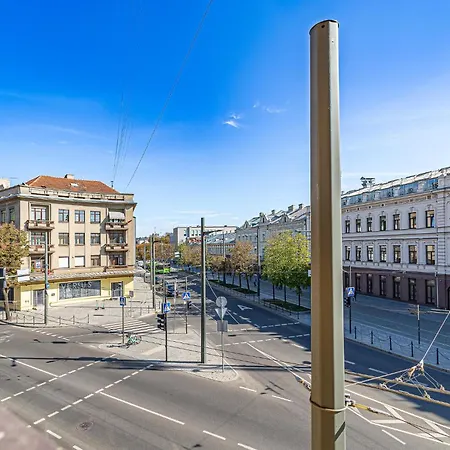 Uptown Nr8 With Parking & Ac Apartment *